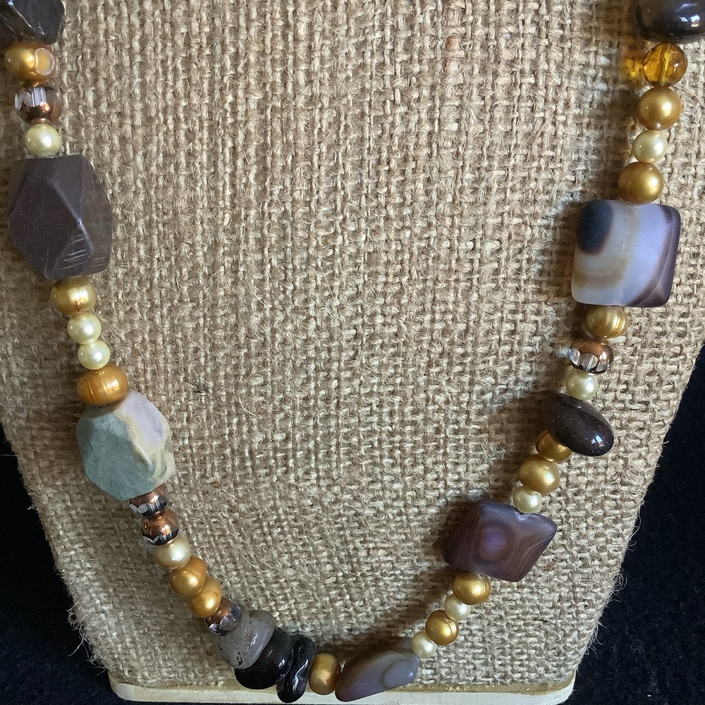 Genuine freshwater pearl & quartz necklace. - Picture 5 of 9